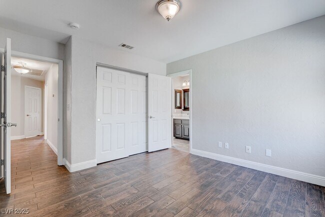 Building Photo - 8408 Bay Point Dr