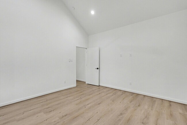 Building Photo - 203 Danna Ln