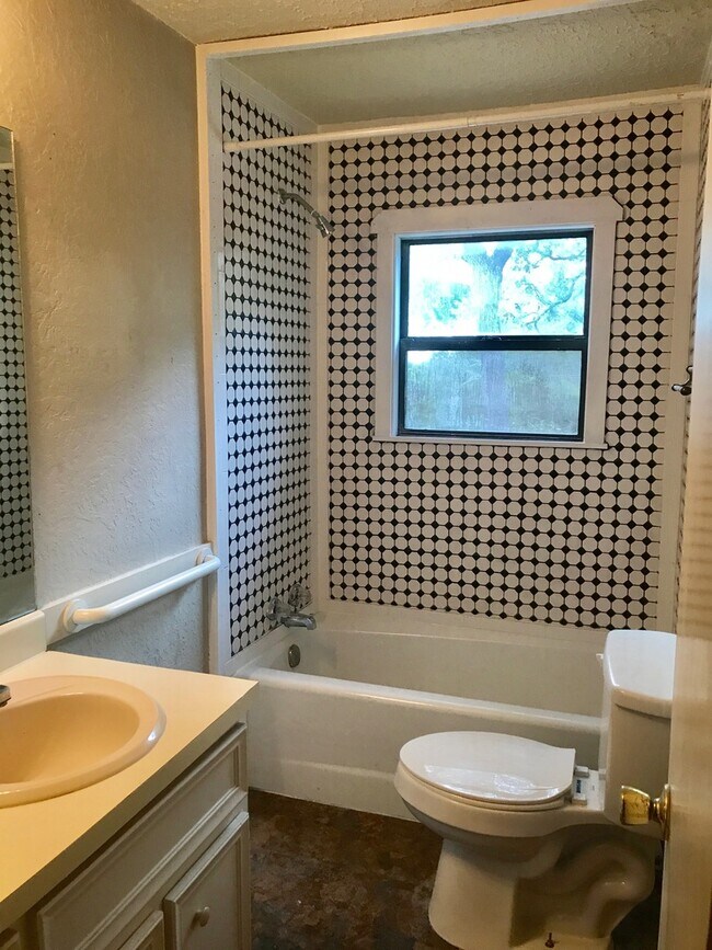 Building Photo - Charming 3 Bedroom Home - Large Backyard - Carport