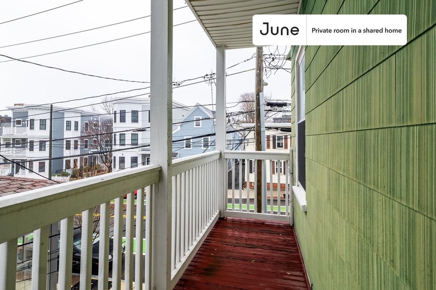 Building Photo - Room in Shared 5 bed/1 bath home