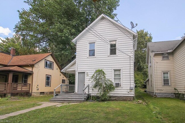 Building Photo - 653 Allyn St