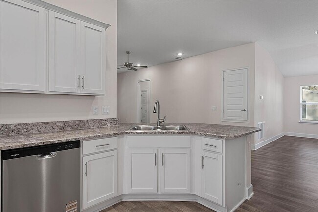 Building Photo - 14 Reston Pl