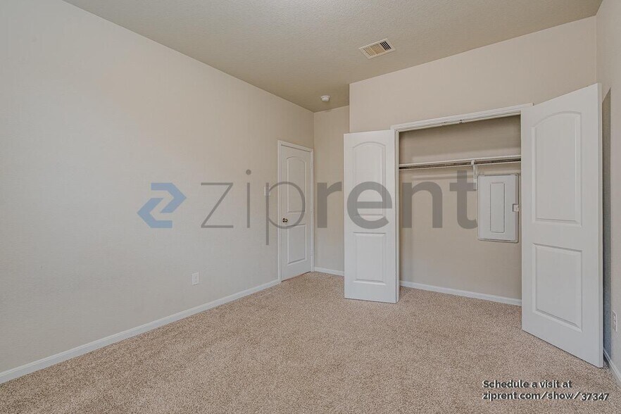 Building Photo - 27939 Parkside Creek Dr