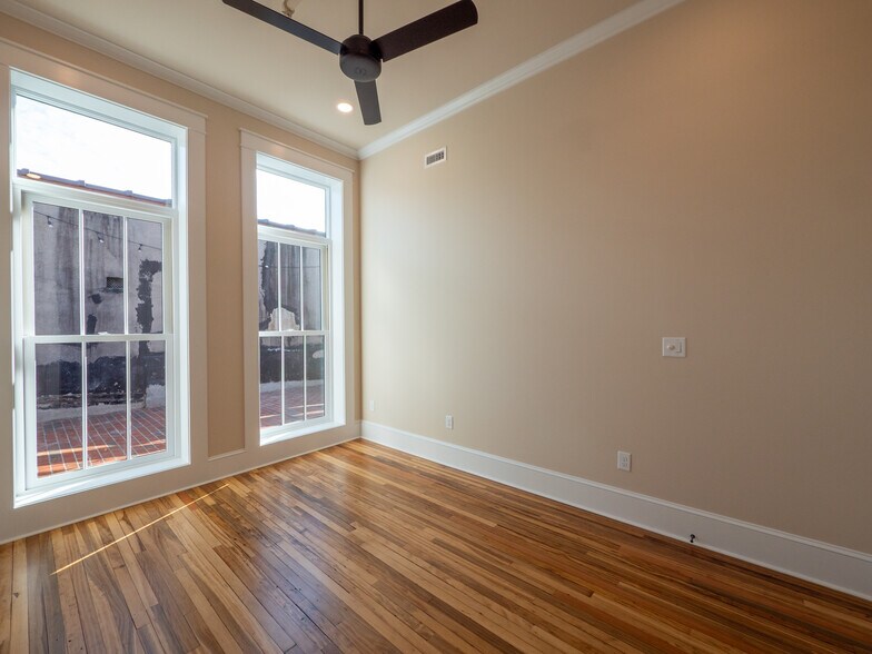 Building Photo - 121 N Main St