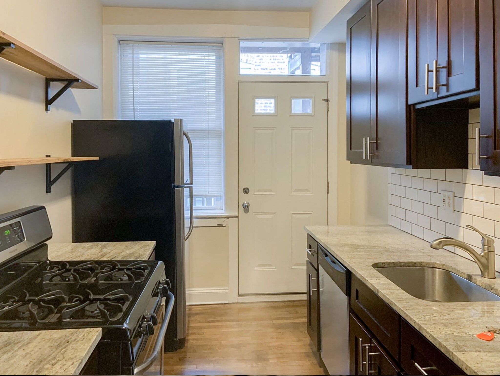 Building Photo - 856 W Newport Ave