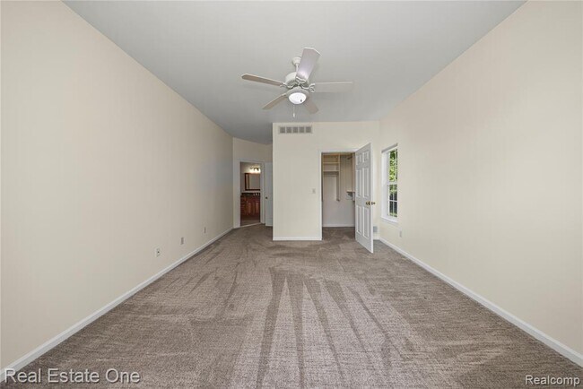 Building Photo - 38282 Saratoga Cir