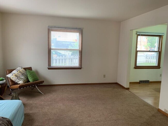 Building Photo - 2602 E Lawn Ct