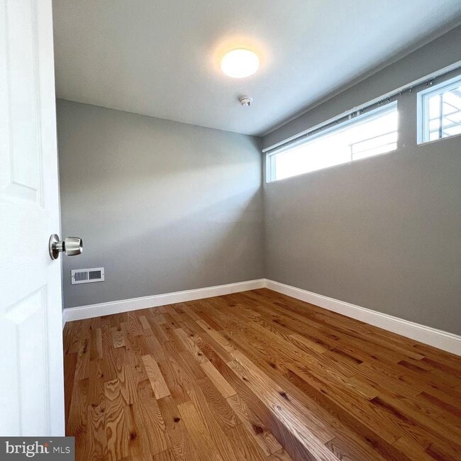 Building Photo - 705 Fairmount Ave