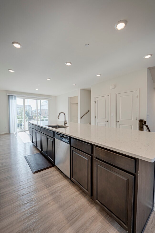 Building Photo - 2945 Showplace Dr