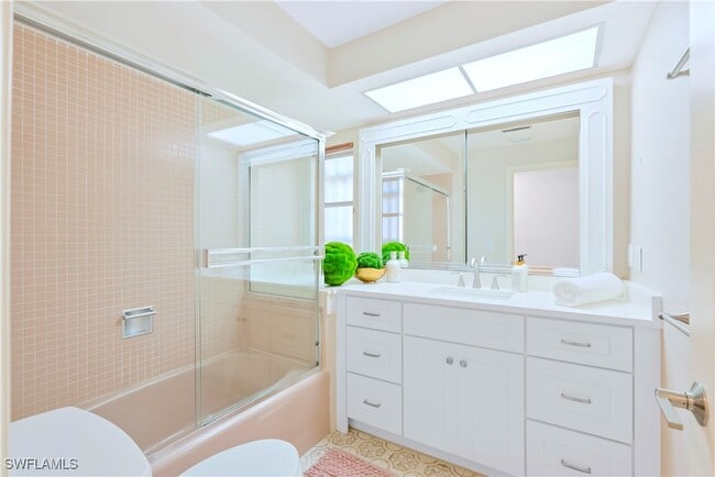 Building Photo - 2125 Marina Dr