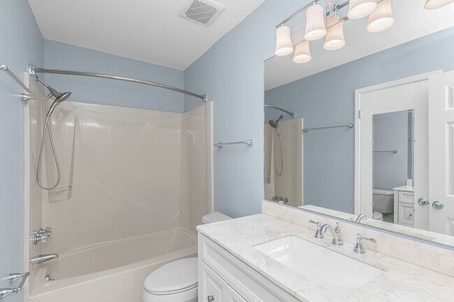 Building Photo - 2BD / 2BA Home Near Eglin AFB and Downtown...