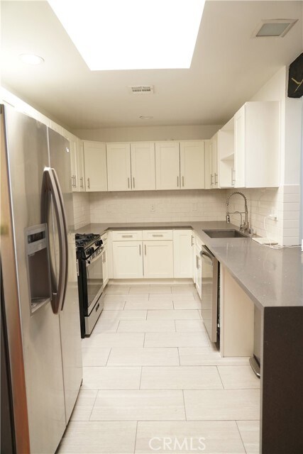 Building Photo - 8460 Hatillo Ave