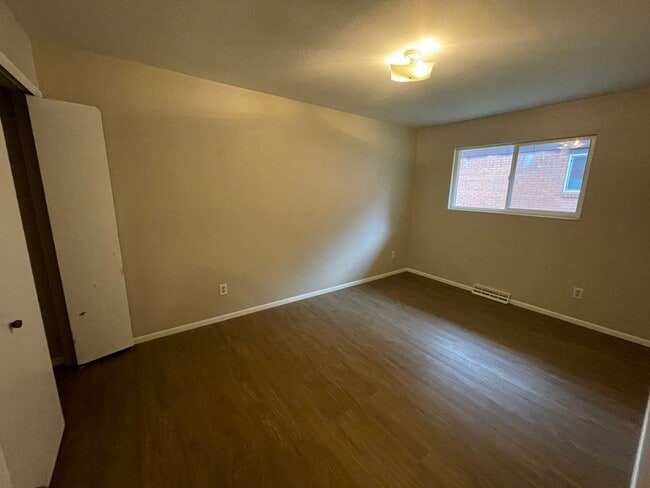 Building Photo - 2 Bed, 1 Bath Home with Brand New LVP Floo...