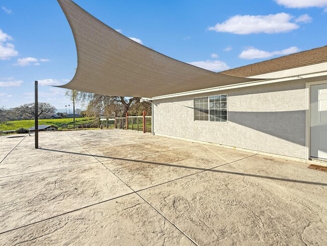 Building Photo - 2800 Roop Rd