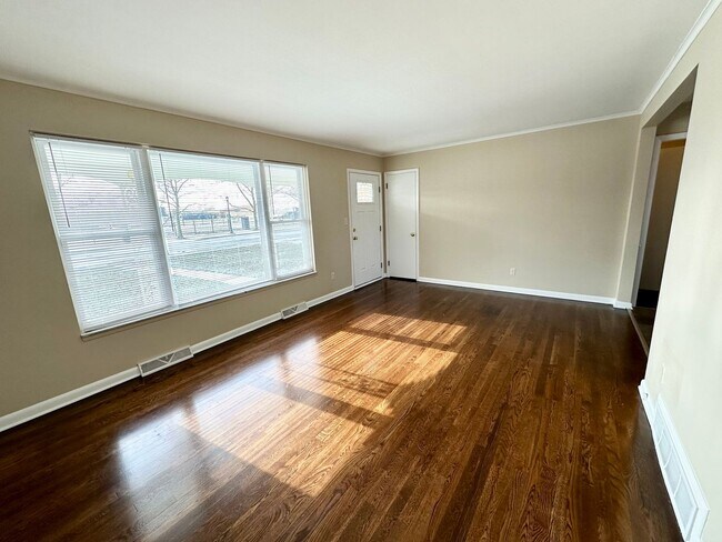 Building Photo - 3043 Mt Holyoke Rd