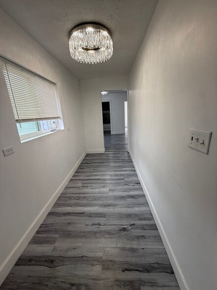 Building Photo - 1822 E Pacific Ave