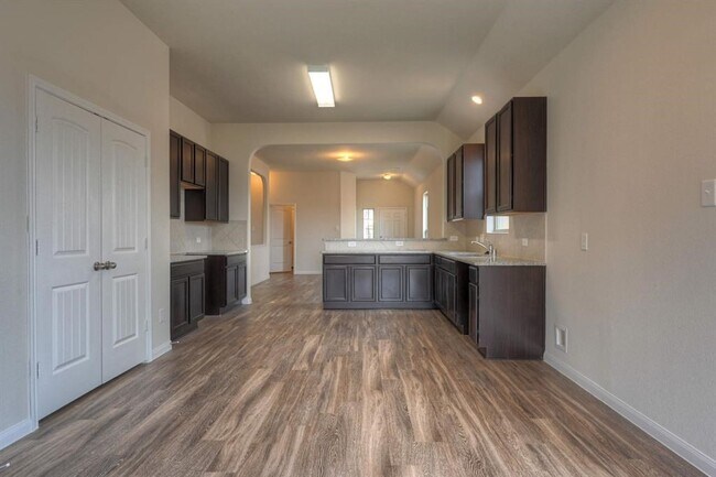 Building Photo - 2206 Spring Hollow Dr
