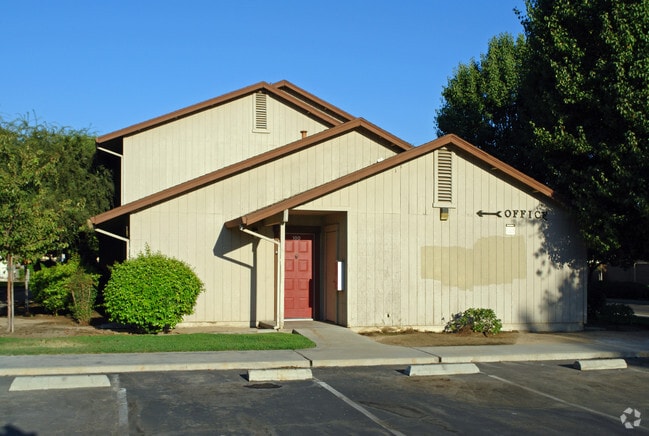 Primary Photo - Huntlee House Apartments