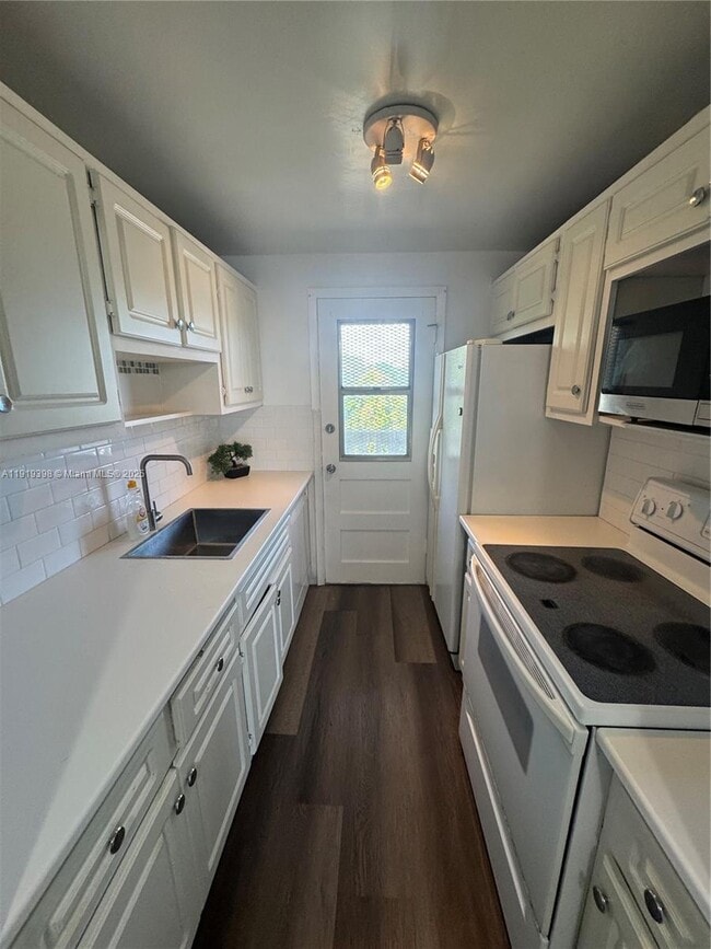 Building Photo - 1475 NE 125th Terrace