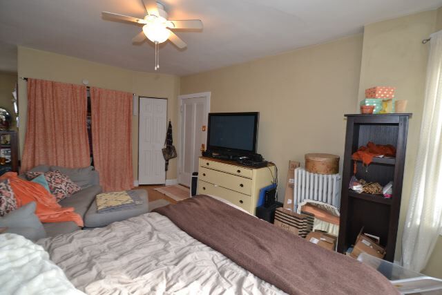 Building Photo - 3843 N Greenview Ave