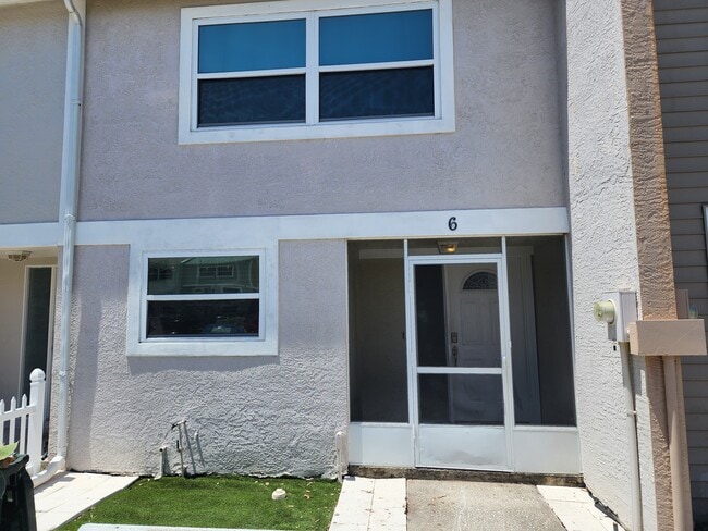 Building Photo - 2751 S Pines Dr