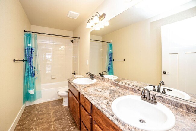 Building Photo - Bright & Spacious 3 Bed + Loft | 3-Car Garage in North Fort Collins