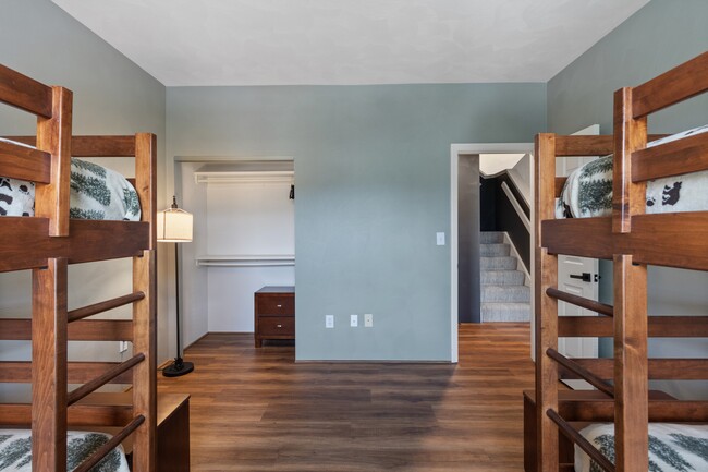 Building Photo - 8120 Stonegate Dr