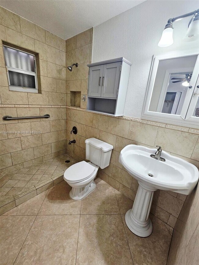 Building Photo - 47 NW 48th Ct