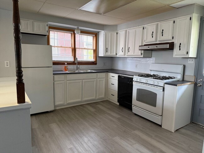 Building Photo - 113 Line Way