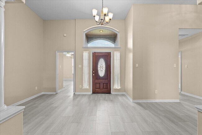Building Photo - 2758 Laguna Pointe Dr