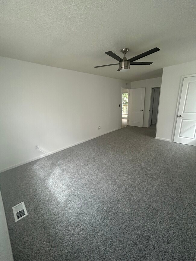 Building Photo - Blue Ridge