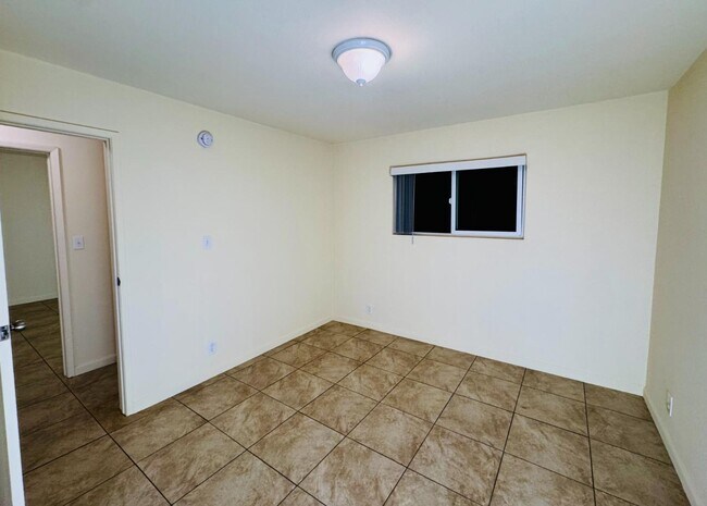 Building Photo - 24832 Walnut St