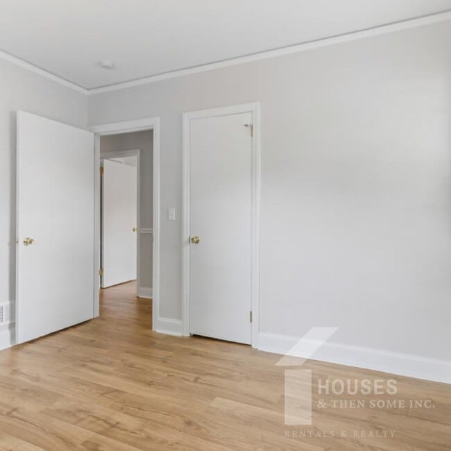 Building Photo - 9 Forestdale Dr