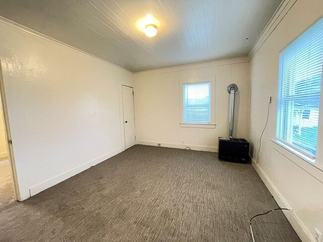 Building Photo - Charming 2 Bedroom, 1 Bathroom Home in Rio Dell, CA