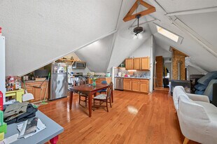 Building Photo - 2404 Lyndale Ave S