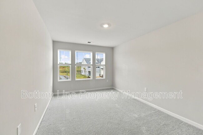 Building Photo - 5000 Arkose Dr