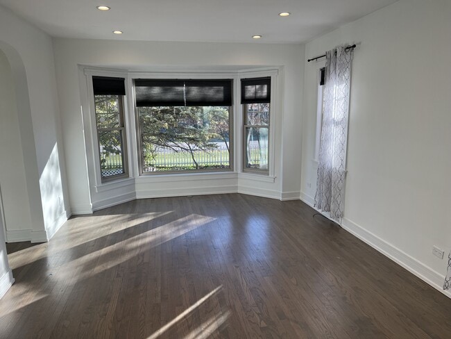 Building Photo - 220 N Graylynn Dr