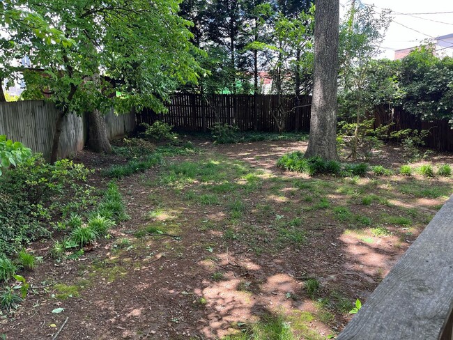 Building Photo - Two bedroom bungalow in Midwood