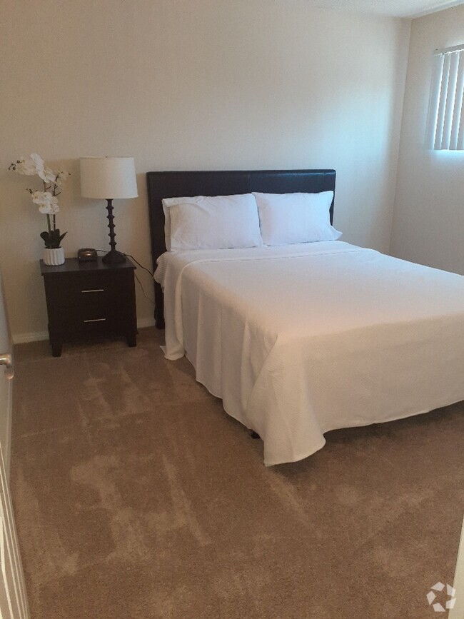 Building Photo - Apply Now move-in ready