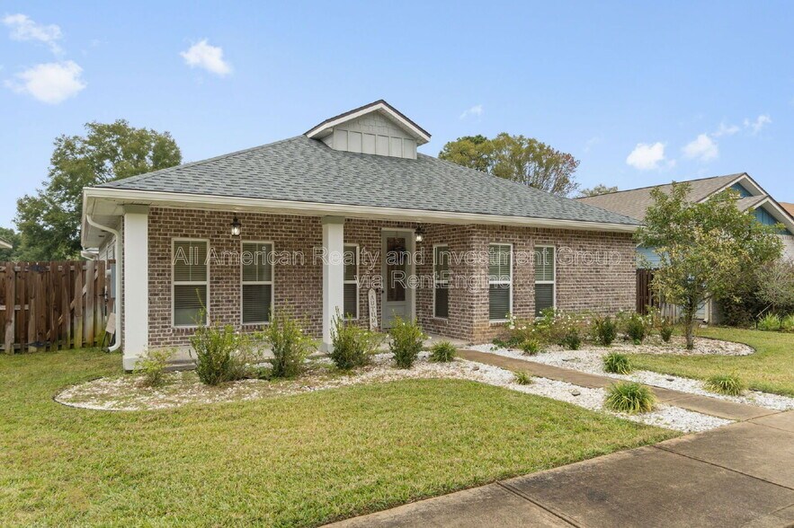 Primary Photo - 33 8th Ave