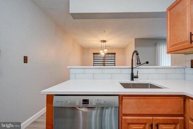 Building Photo - 8905 Stone Creek Pl