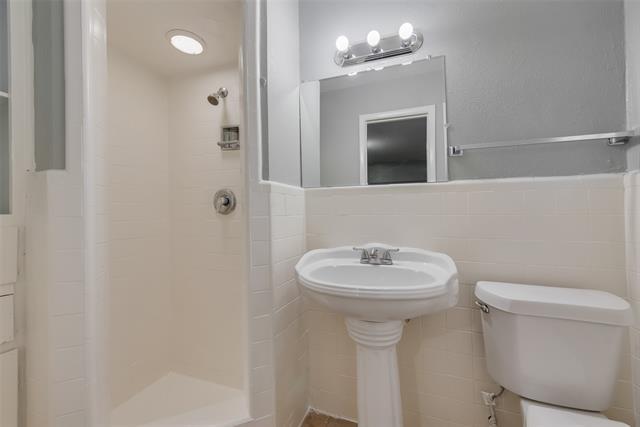 Building Photo - 914 British Blvd