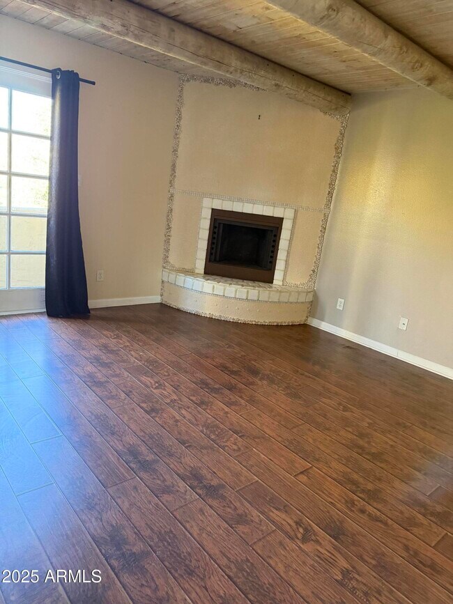 Building Photo - 1425 E Desert Cove Ave