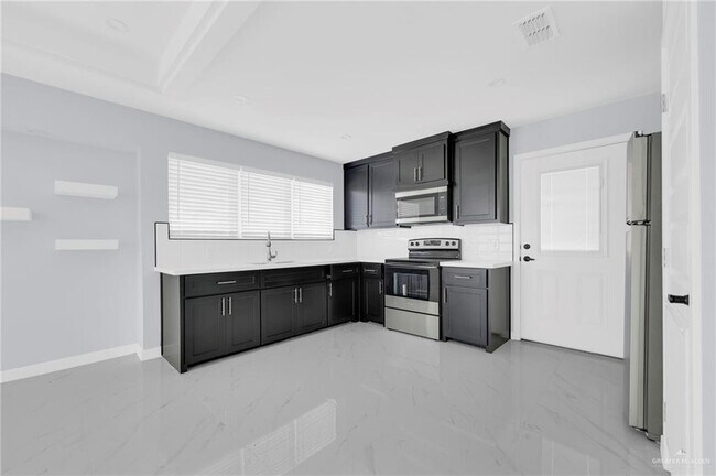 Building Photo - 12 12th St