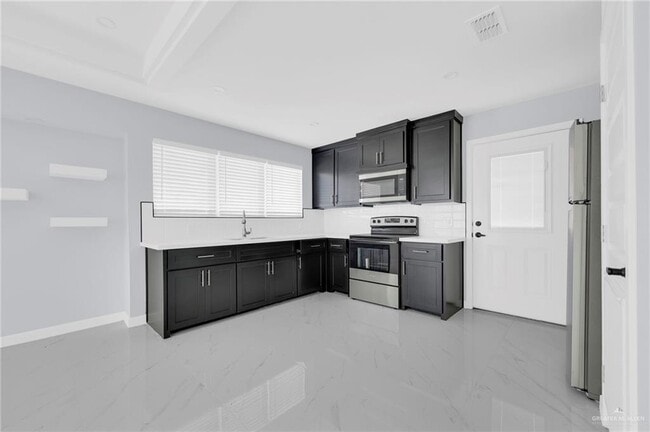 Building Photo - 1620 El Camino Dr