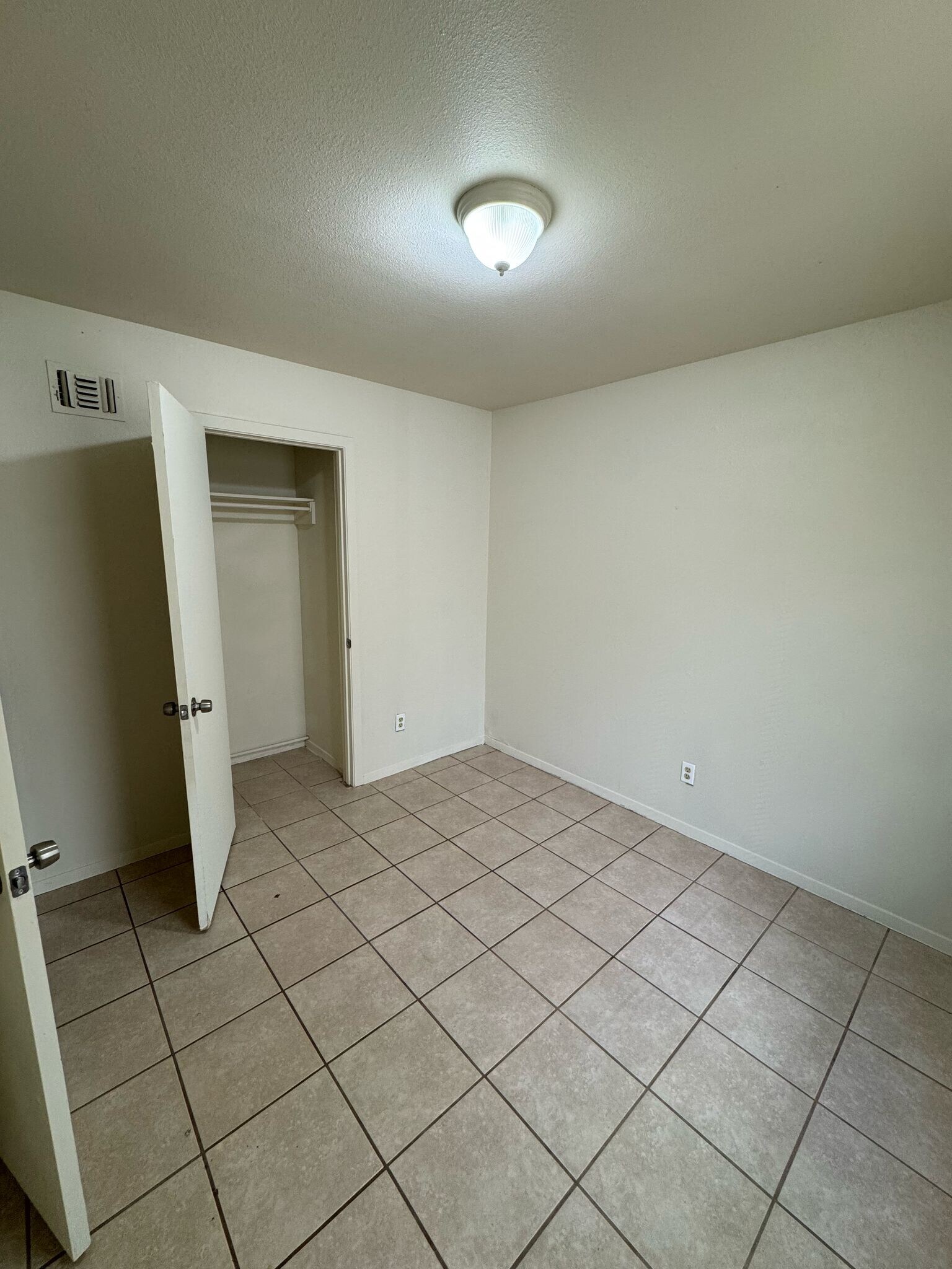 Building Photo - 1405 Donaldson Ave