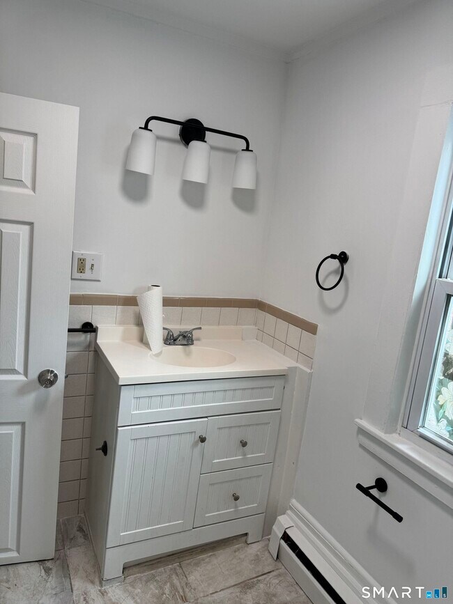 Building Photo - 70 Woodbine St