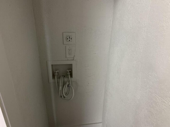 Building Photo - 4229 NE 20th St