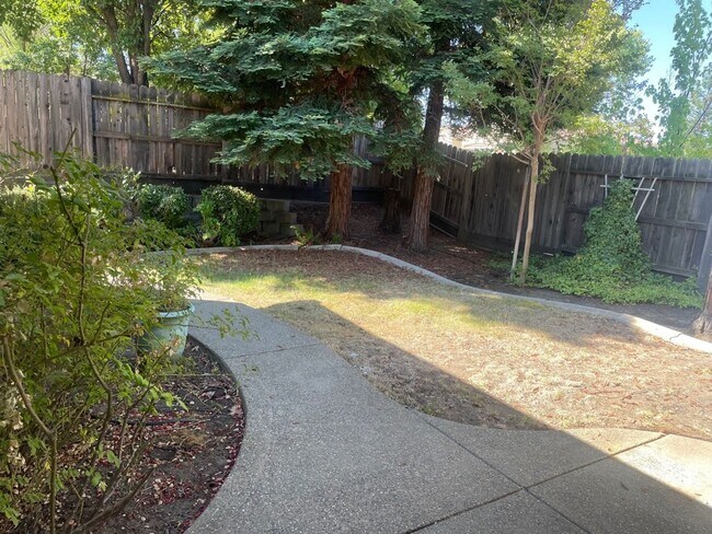 Building Photo - Empire Ranch!!