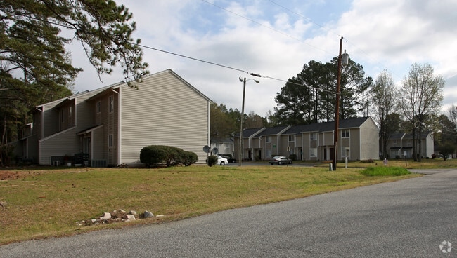Building Photo - Landmark Townhouses
